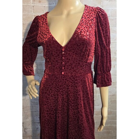 Betsey Johnson Foiled Animal Print Velvet Dress Sexy V-Neck Lined 3/4 Sleeve M - Picture 2 of 14
